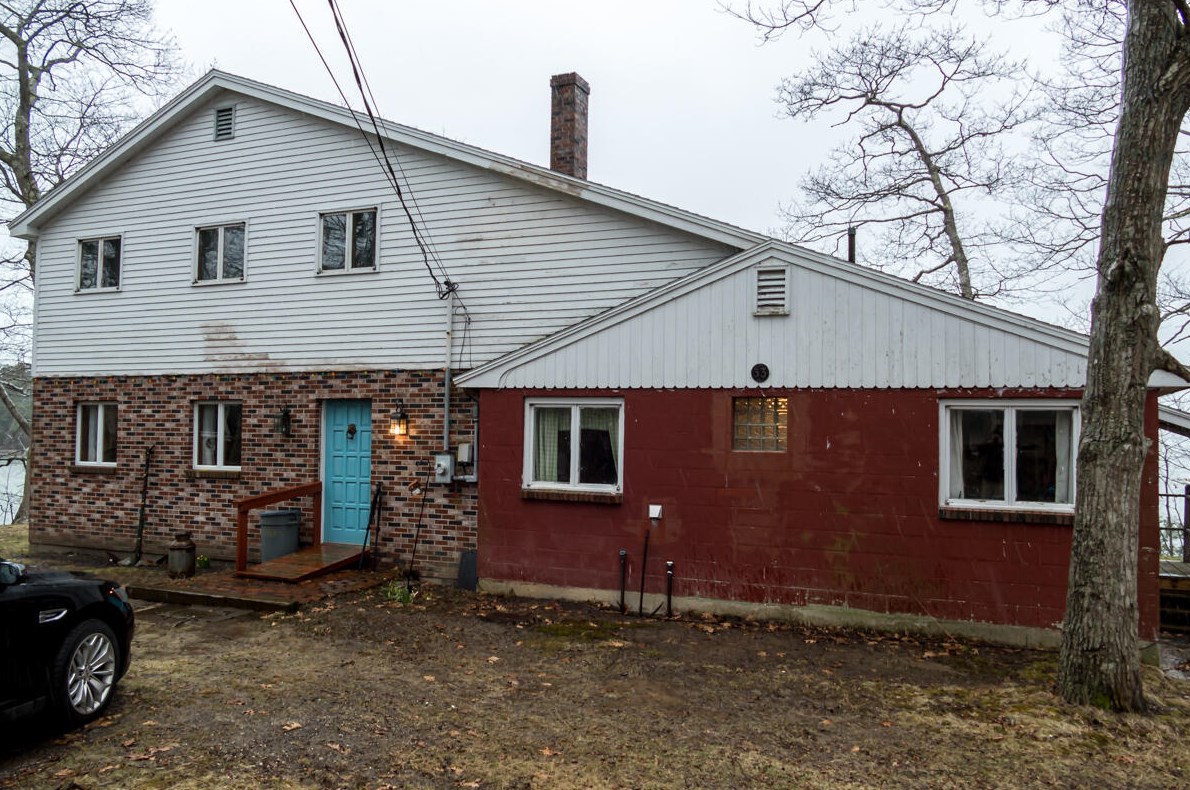 33 Shore Dr, Freeport, ME 04032