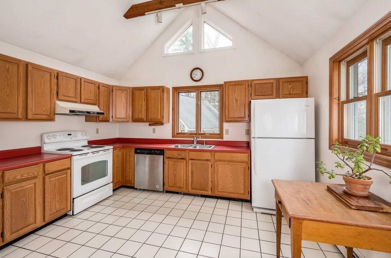 42 Buttonwood Dr, Berwick, ME 03901