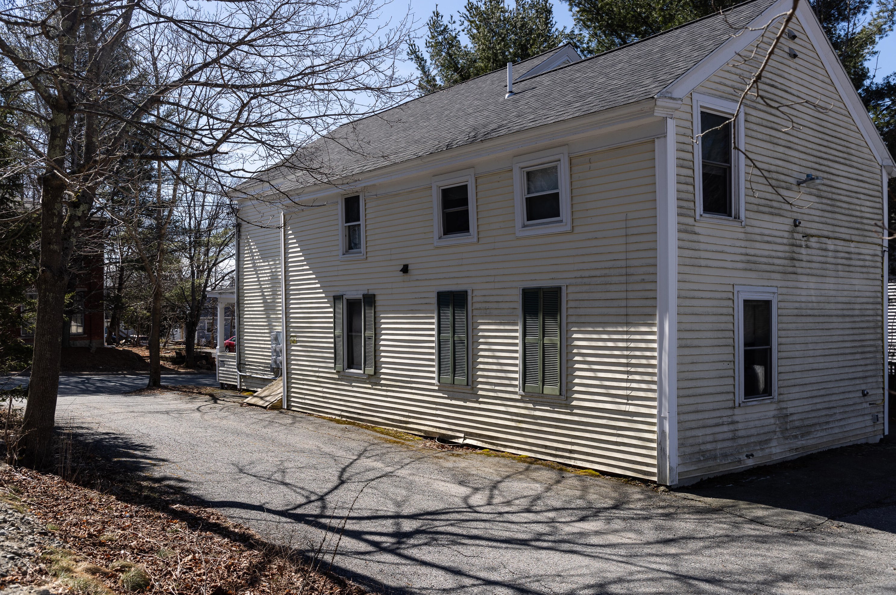 62 Pine St, Waltham, ME 04605