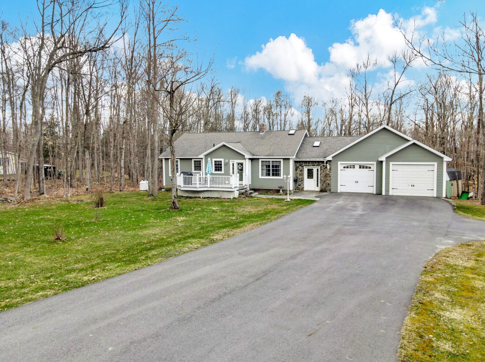 1117 Bellsqueeze Rd, Clinton, ME 04927