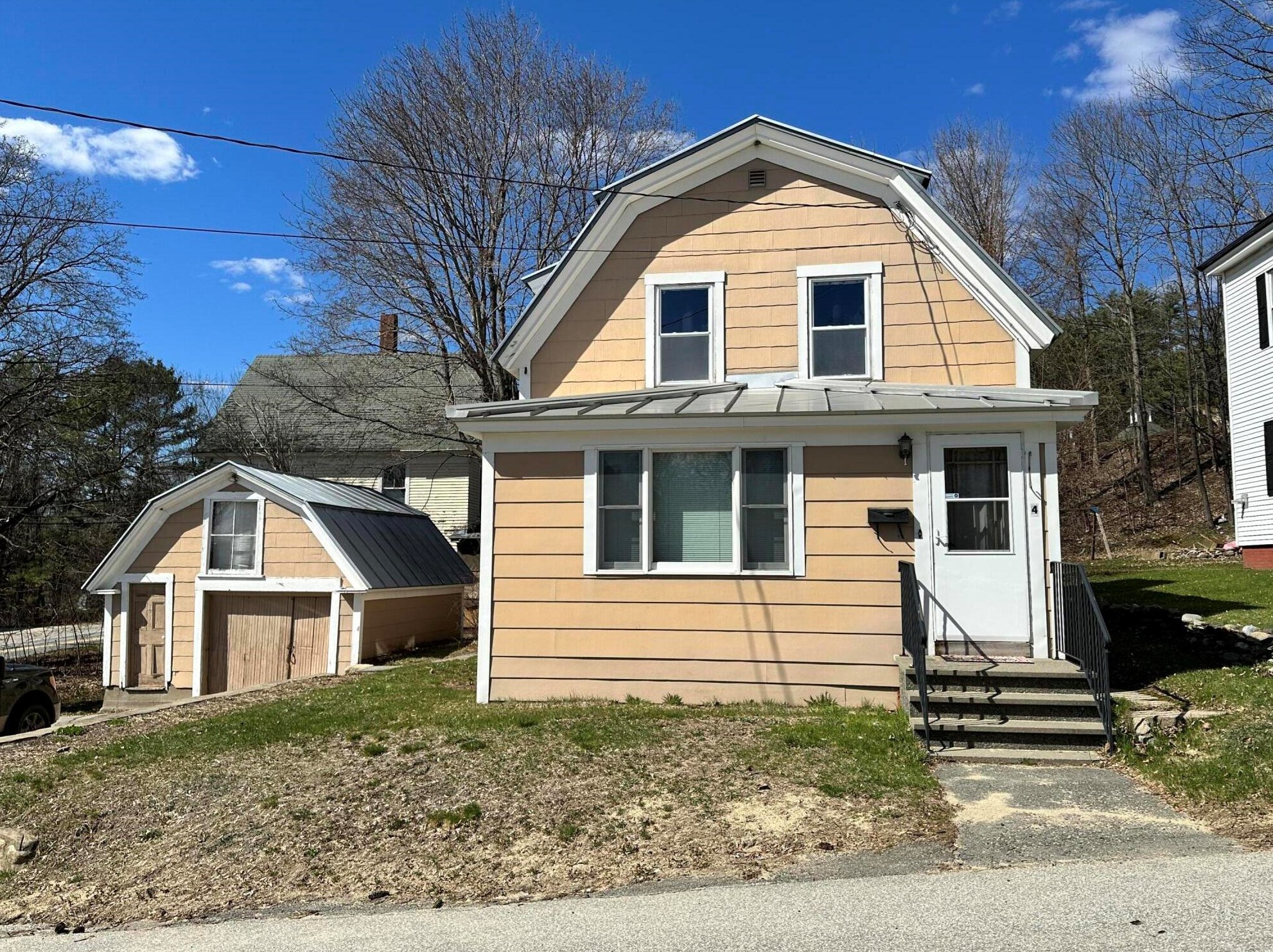 4 Oak St, Livermore Falls, ME 04254 exterior