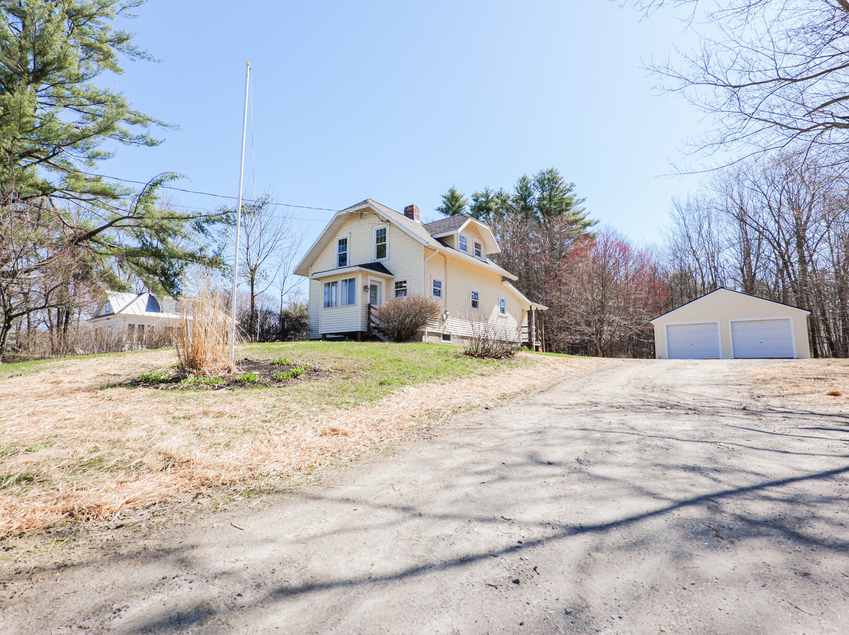 615 Riverside Dr, Augusta, ME 04330