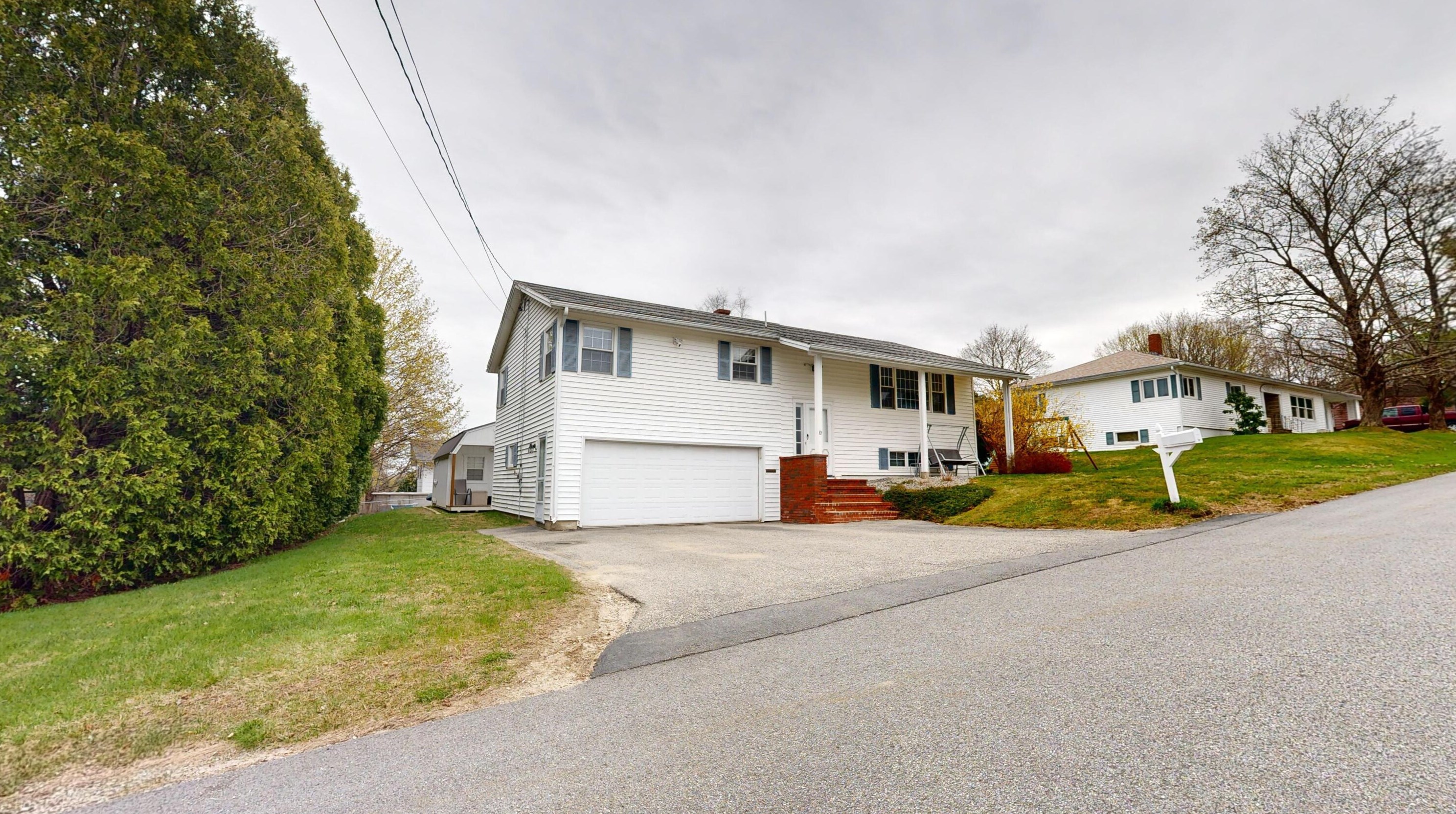 10 Clearwater Ave, Lewiston, ME 04240 exterior