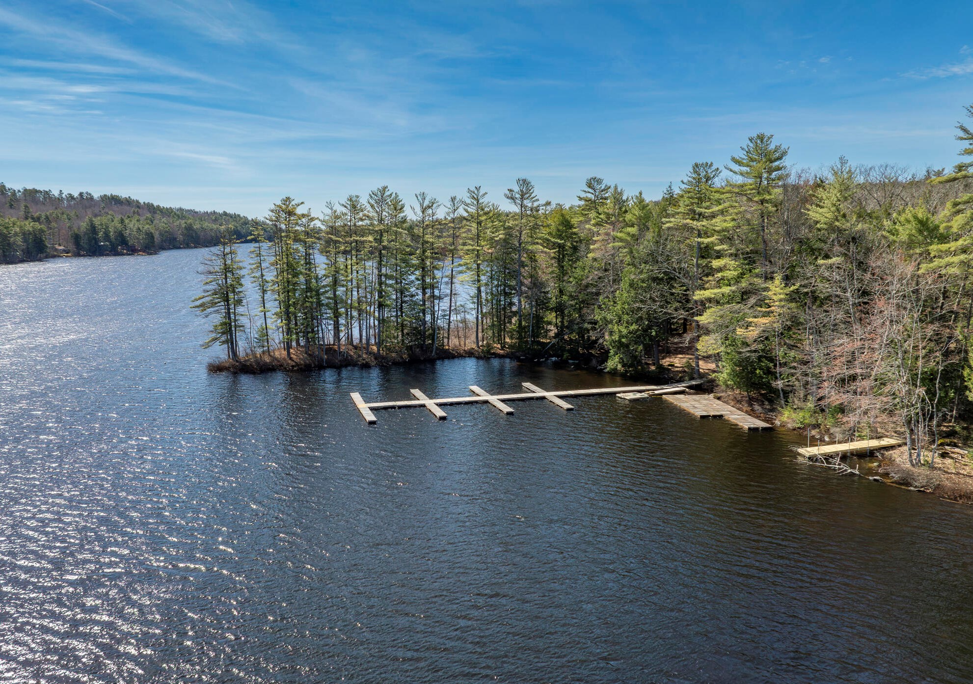 102 Whipporwill Dr, Naples, ME 04055