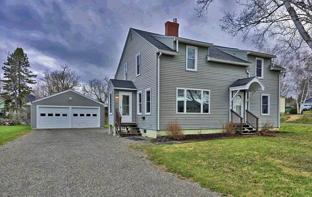 8 Pearce Ave, Houlton, ME 04730 exterior
