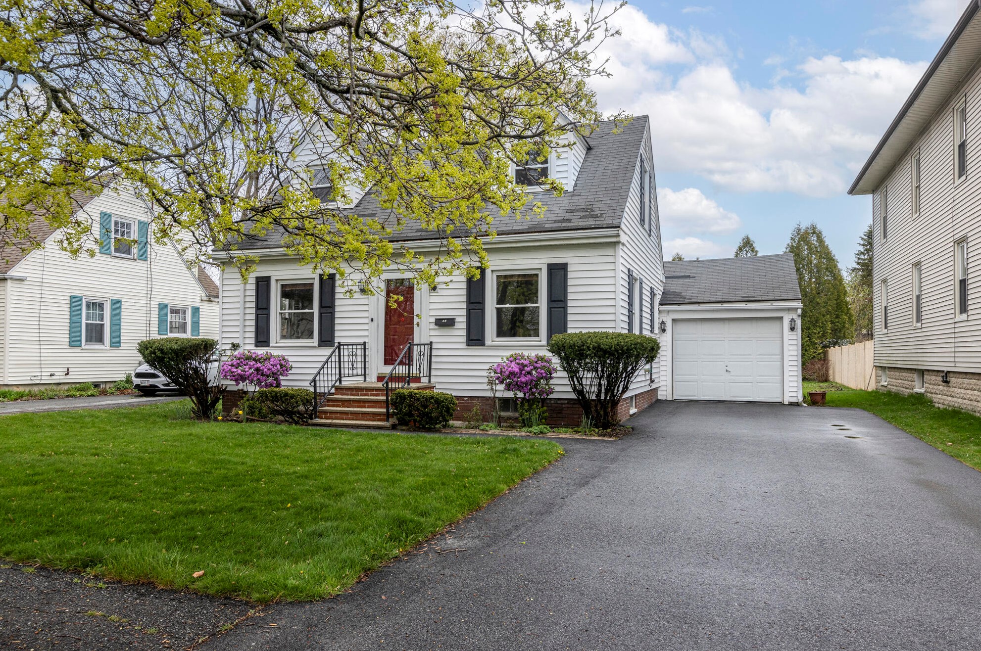 27 Caleb St, Portland, ME 04102-2235