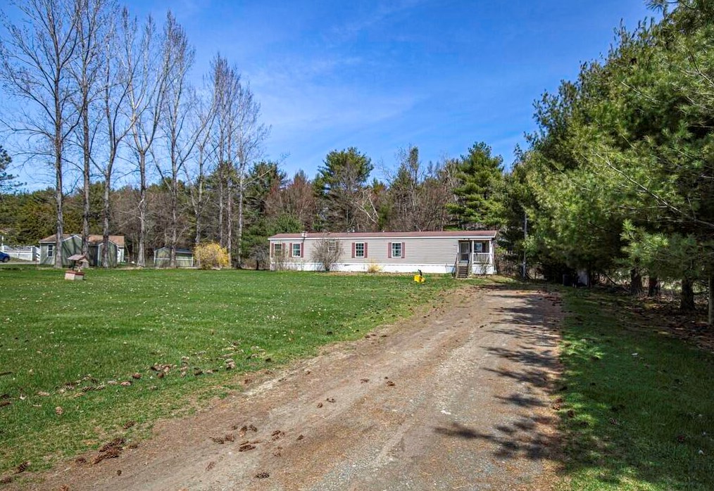 1317 Hinckley Rd, Clinton, ME 04927