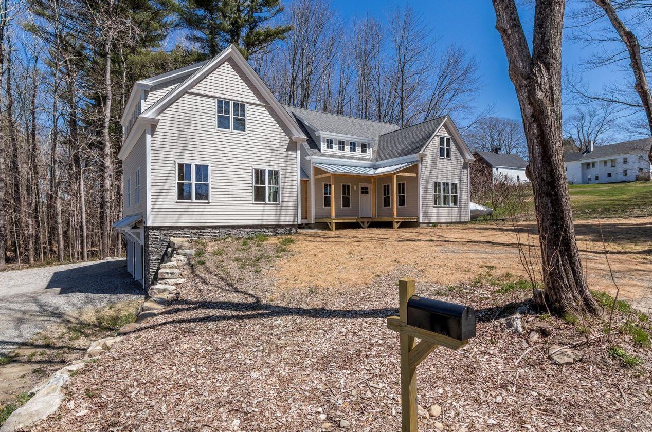 26 Stewart St, Newcastle, ME 04553-3477
