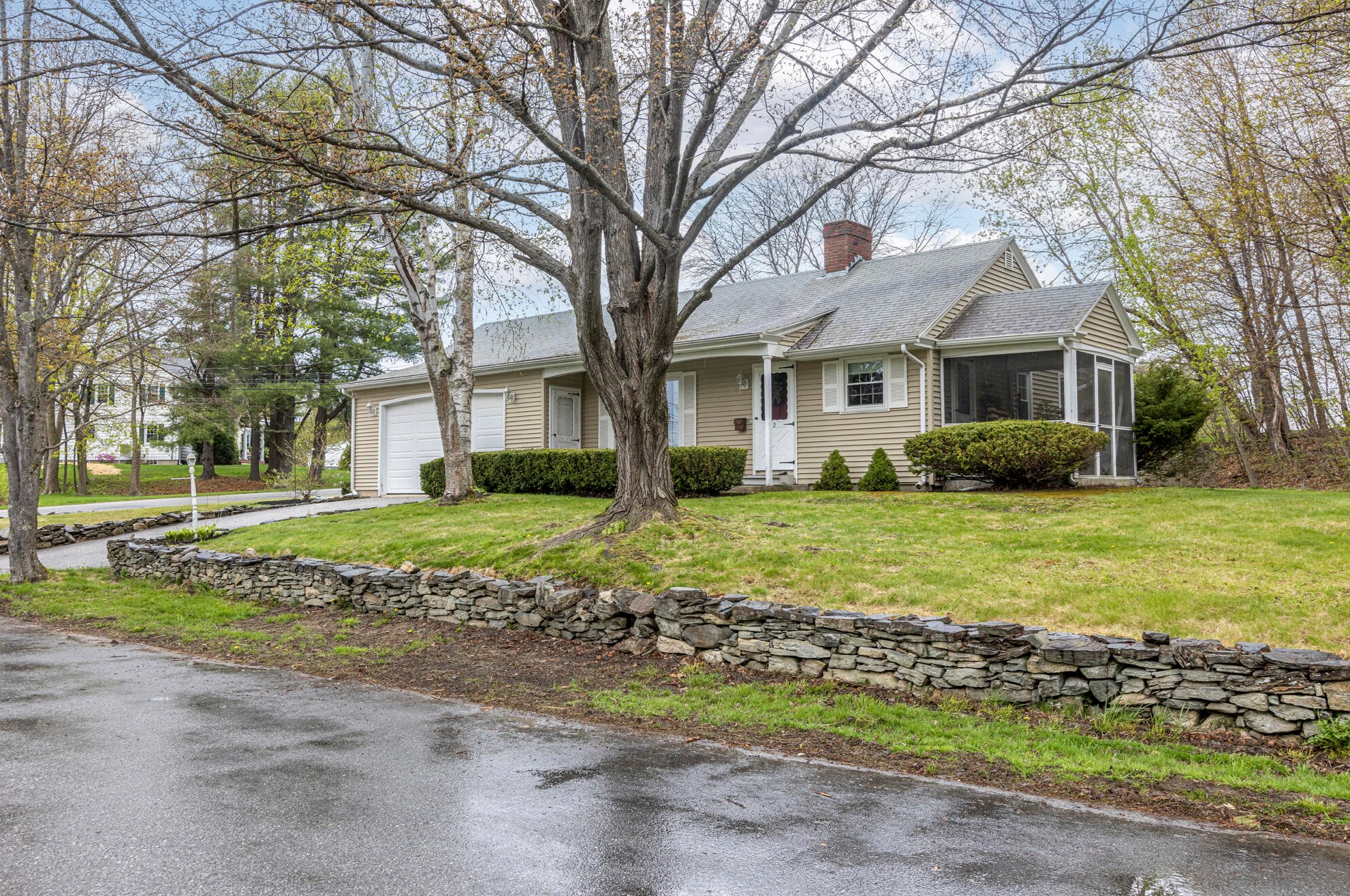 2 Wicklow Pl, Lewiston, ME 04240-5211