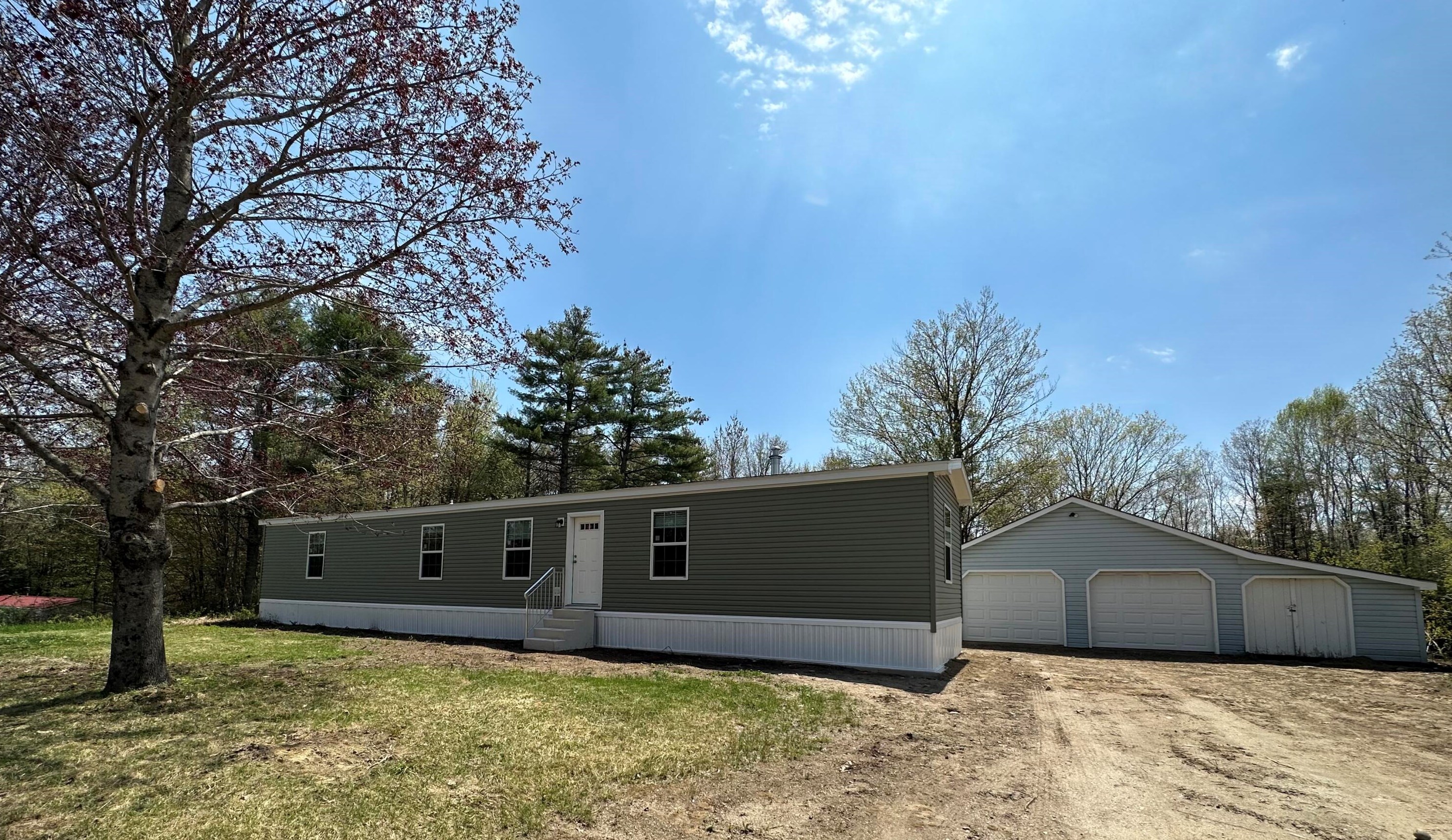 17 Boulder Dr, Wales, ME 04280-4811