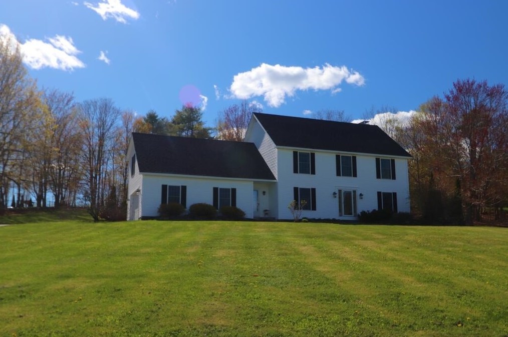 3 Deer Hill Ln, Newburgh, ME 04444