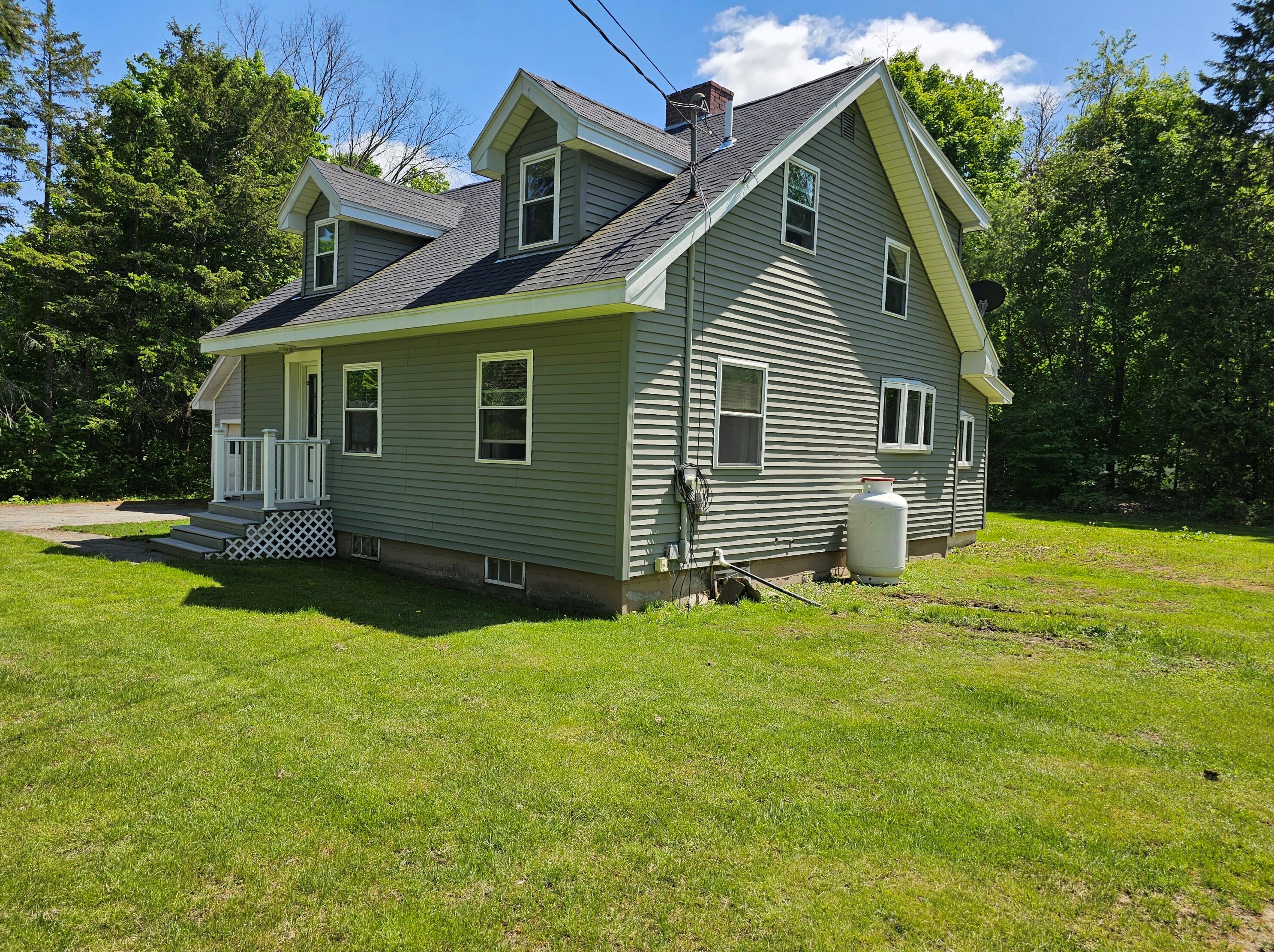 17 Summit St, Fairfield, ME 04937