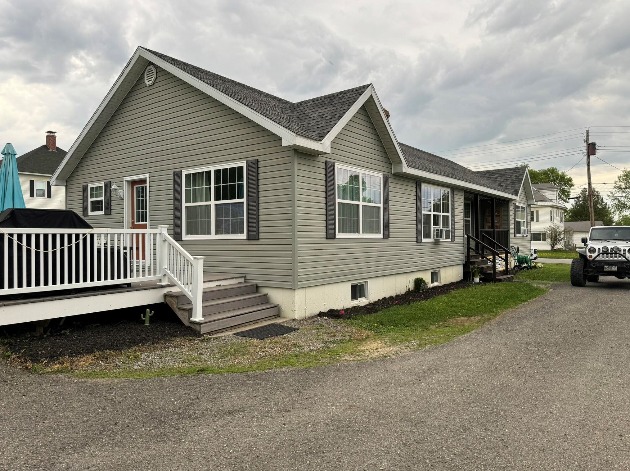 30 Green St, Houlton, ME 04730 exterior