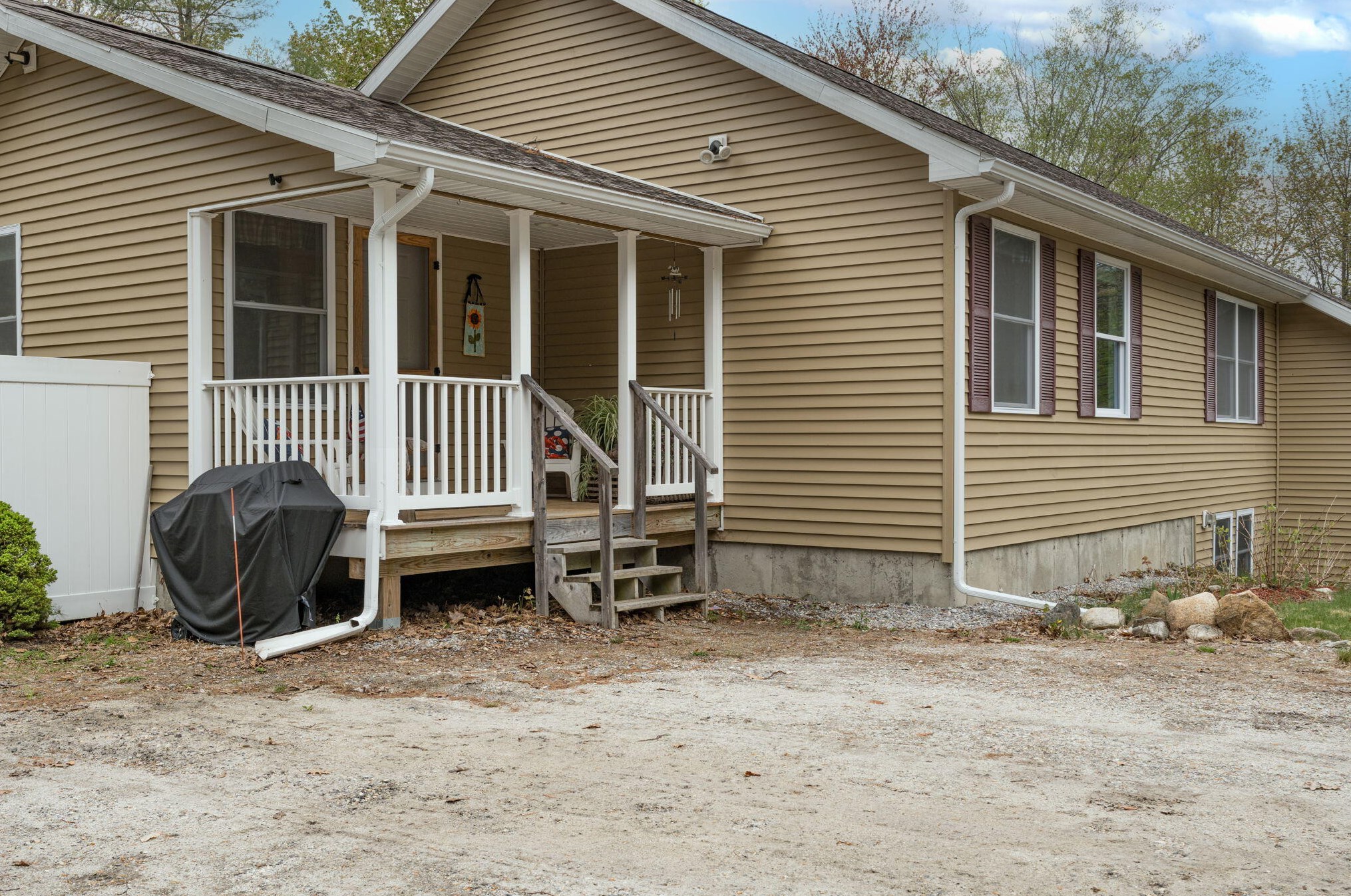 57 Tiger Hill Rd, Oxford, ME 04270 exterior