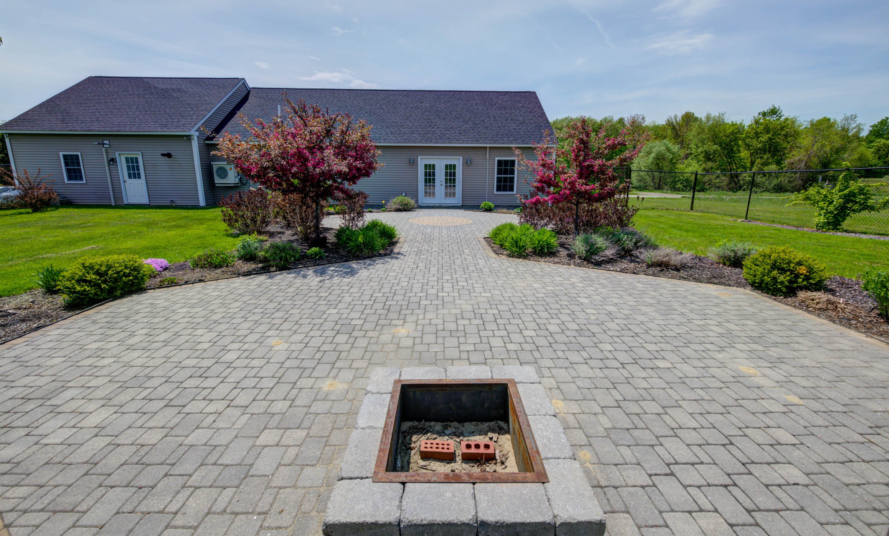 13 Sunrise Dr, Hallowell, ME 04347 exterior