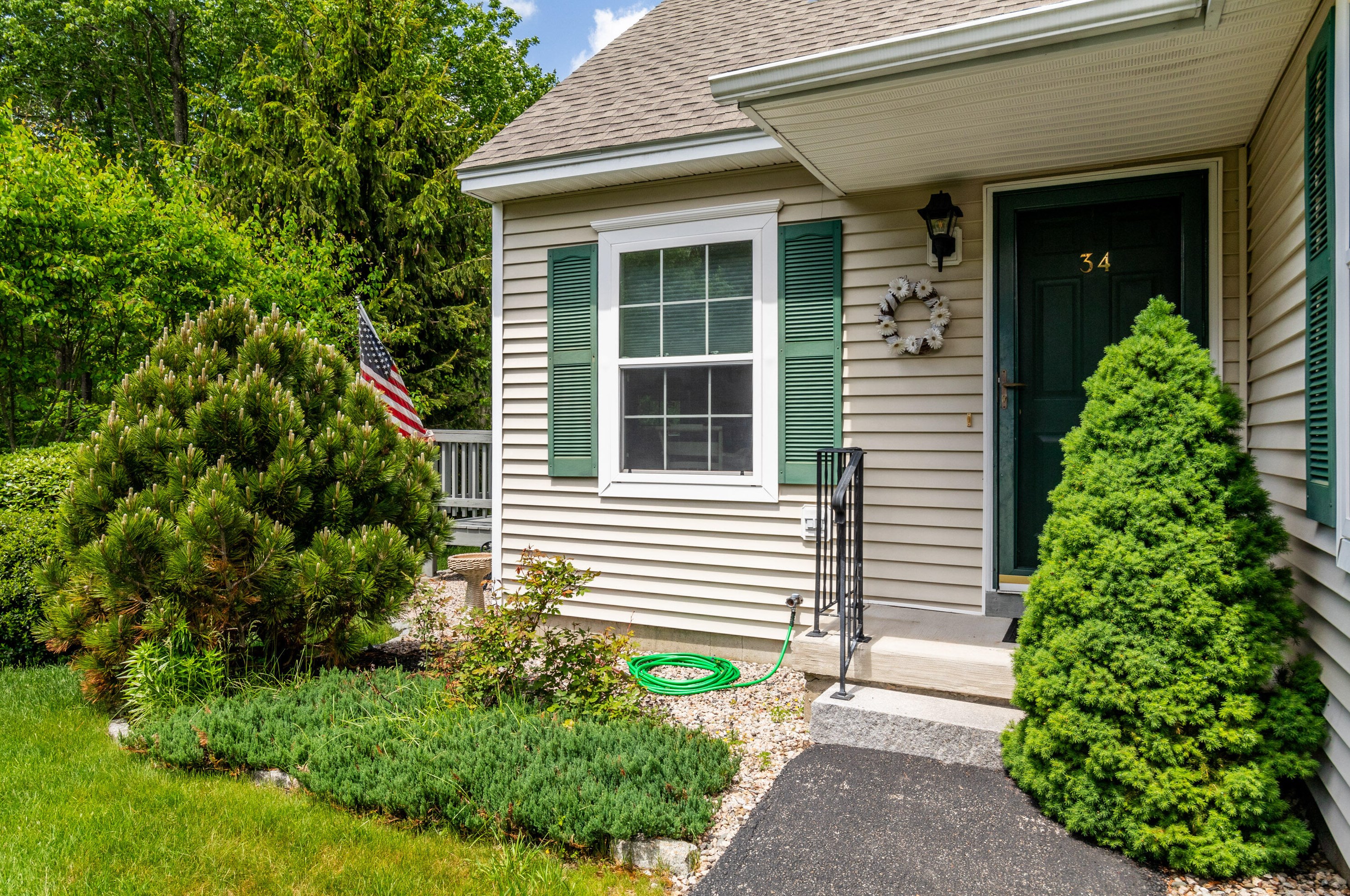 34 Waterford Greene Dr, Kennebunk, ME 04043-7133