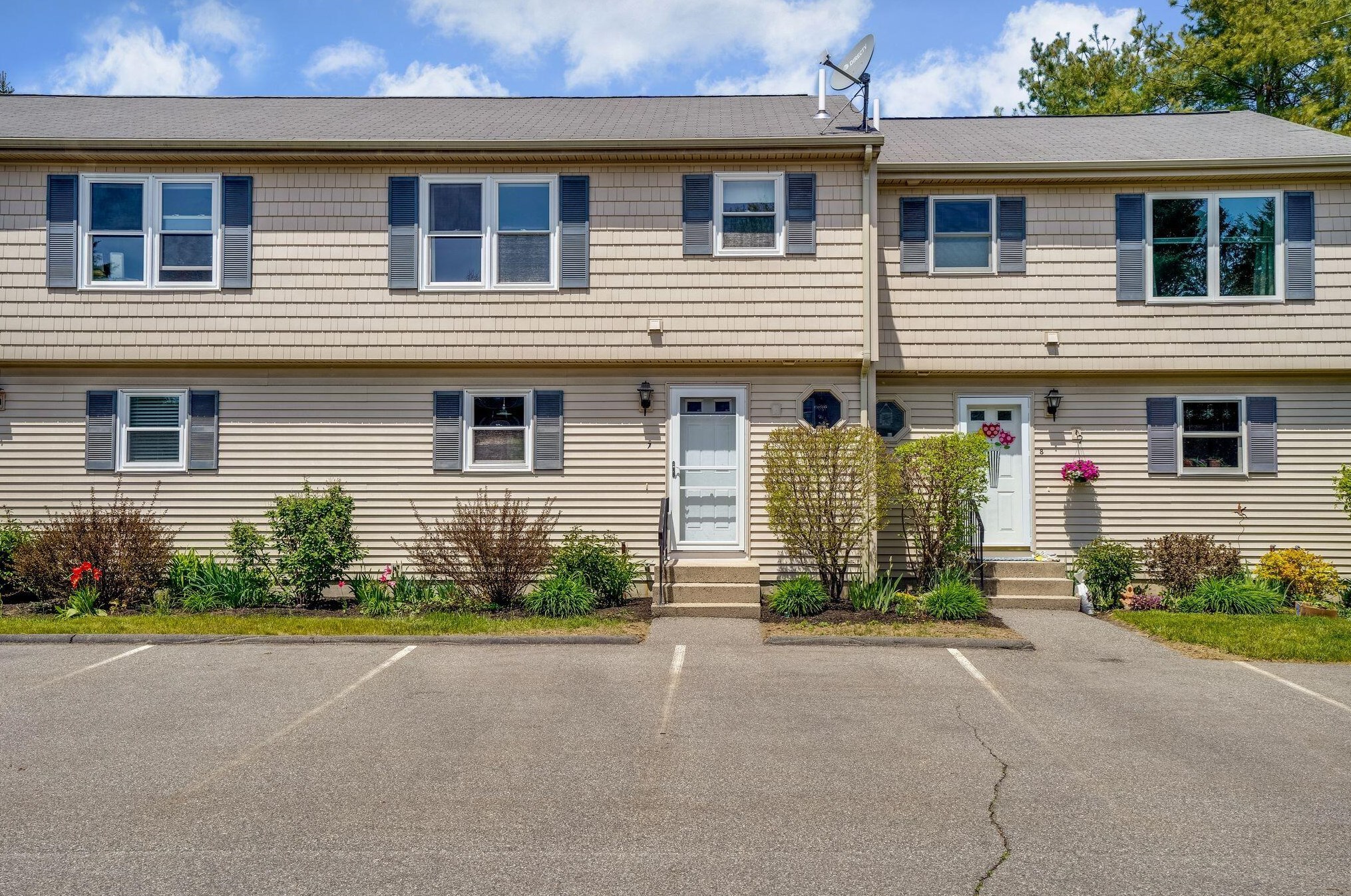 7 Wellstone Dr, Portland, ME 04103-2754