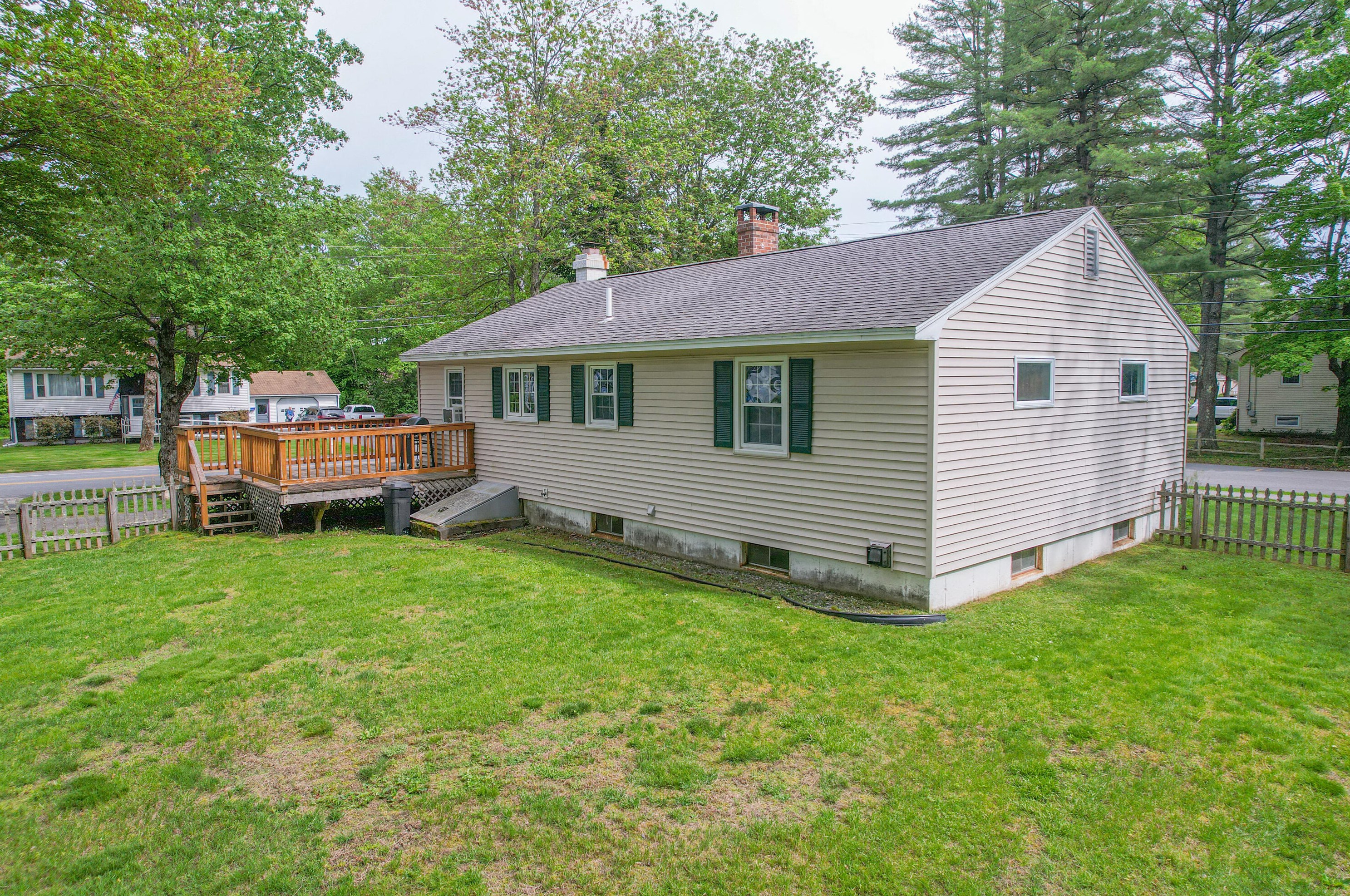 26 Bickford Dr, Pejepscot, ME 04086 exterior