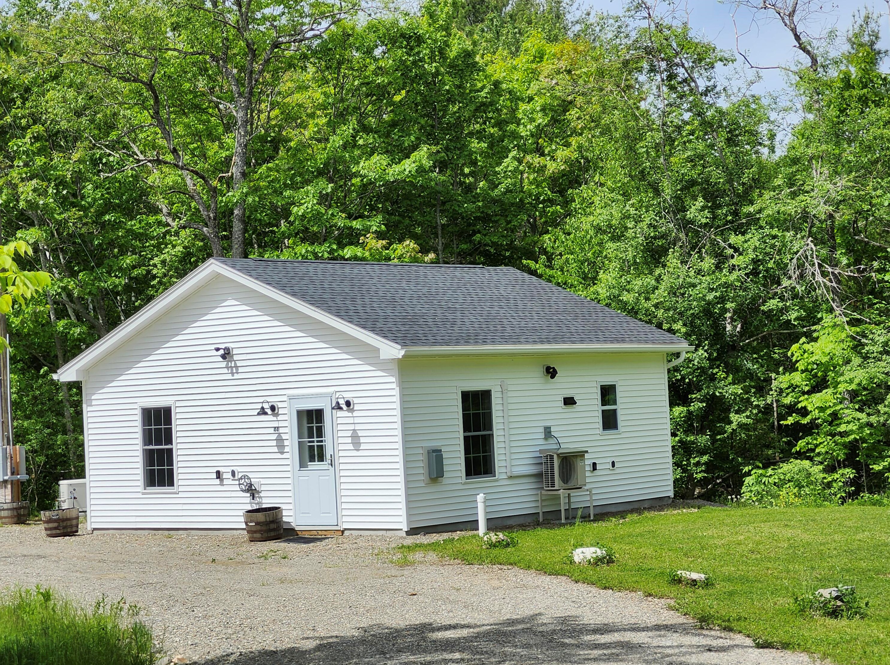 44 Fox Ln, Clifton, ME 04428
