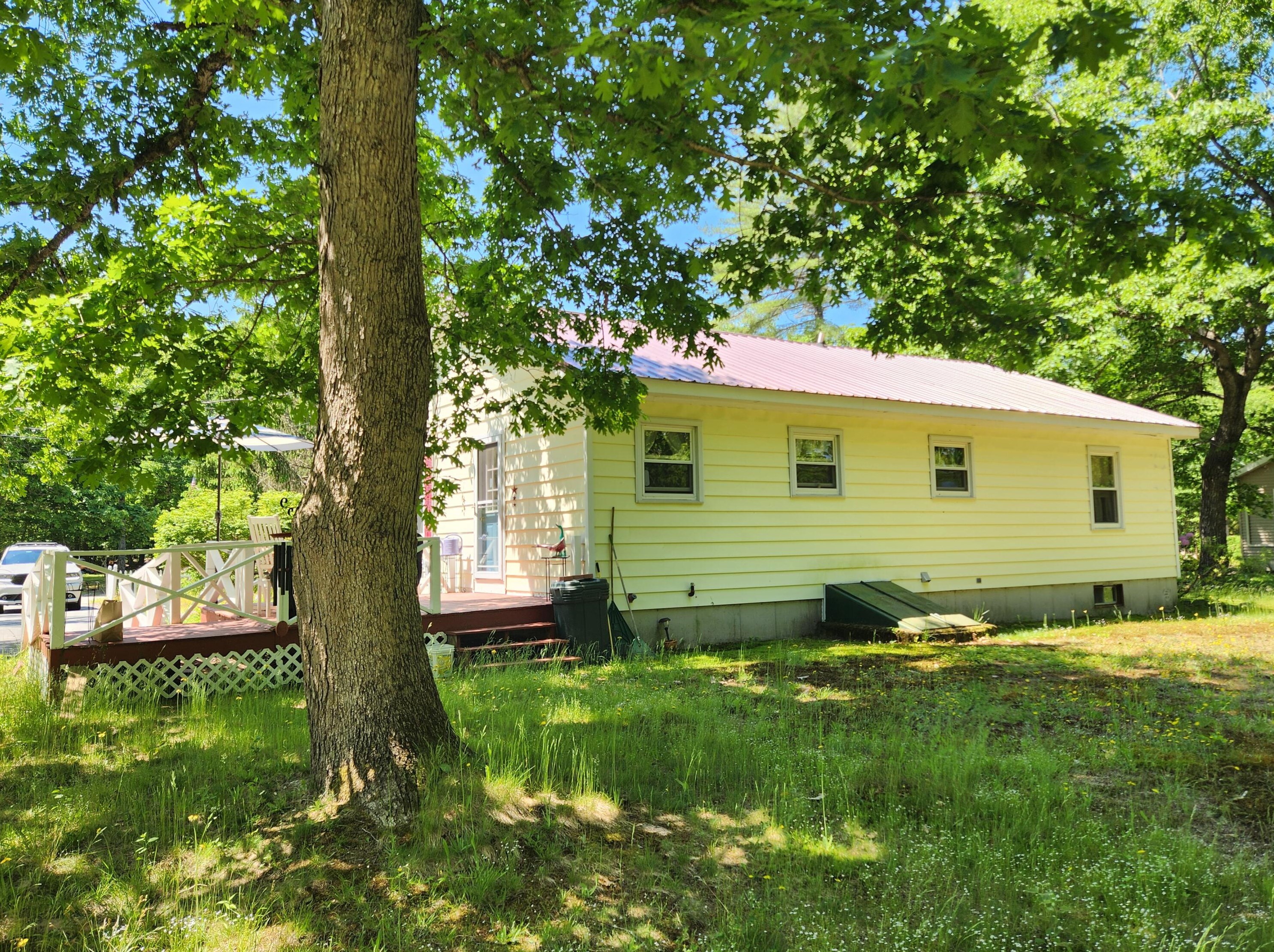 10 Arthur Dr, Steep Falls, ME 04085-6839