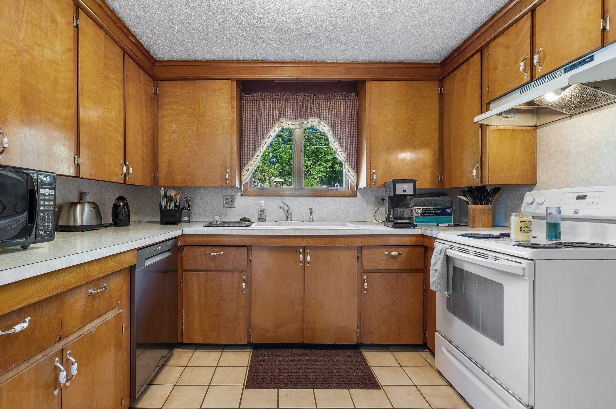 55 Middle Rd, Cumberland, ME 04021-3707