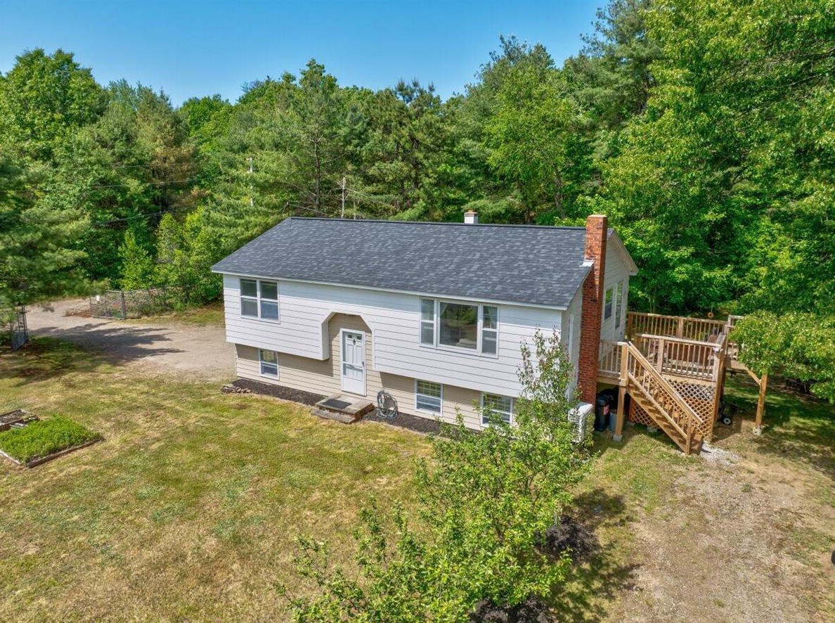 72 Old Post Rd, Sanford, ME 04073 exterior