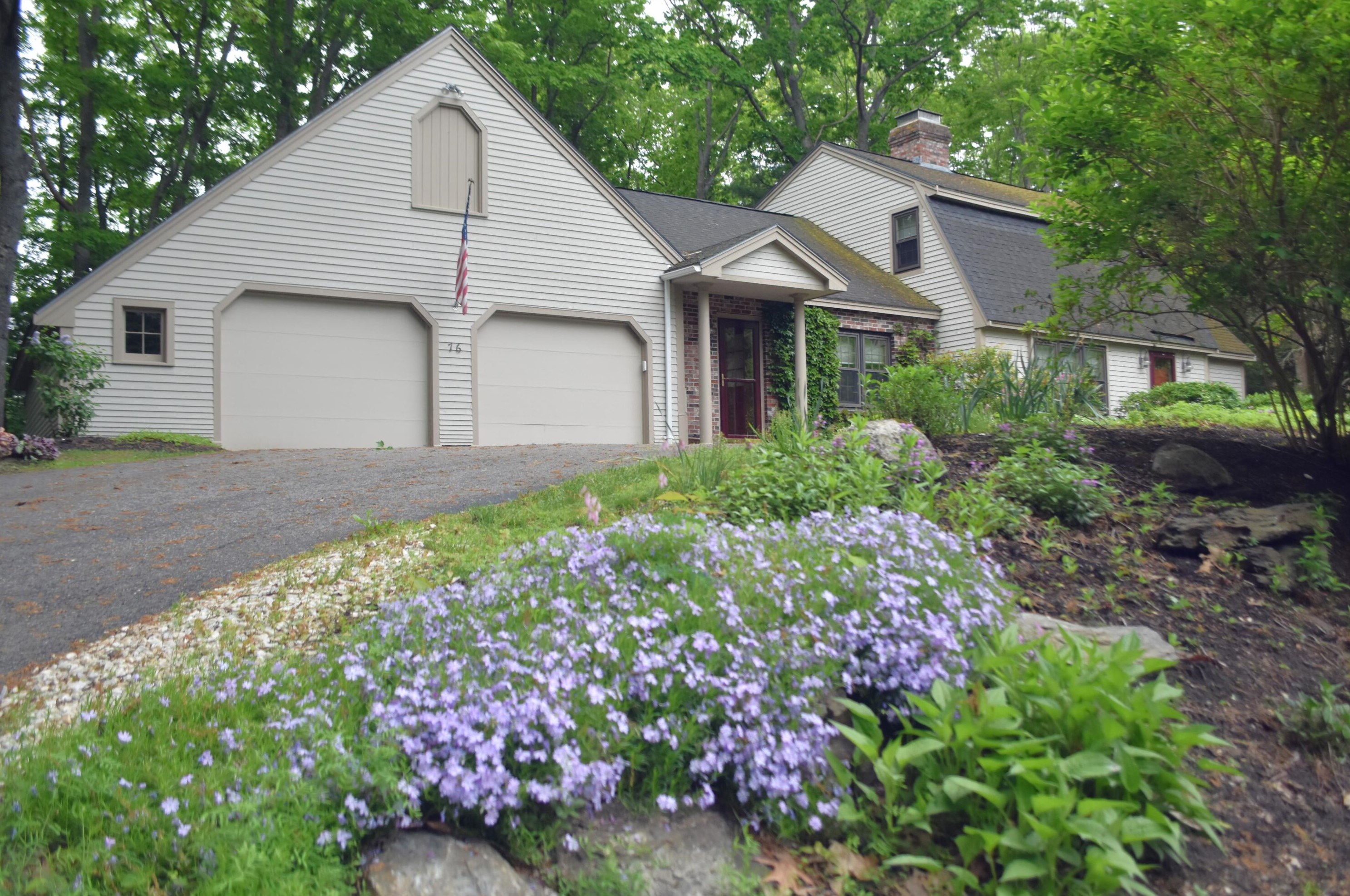 76 Pilgrim Rd, Portland, ME 04106-6558