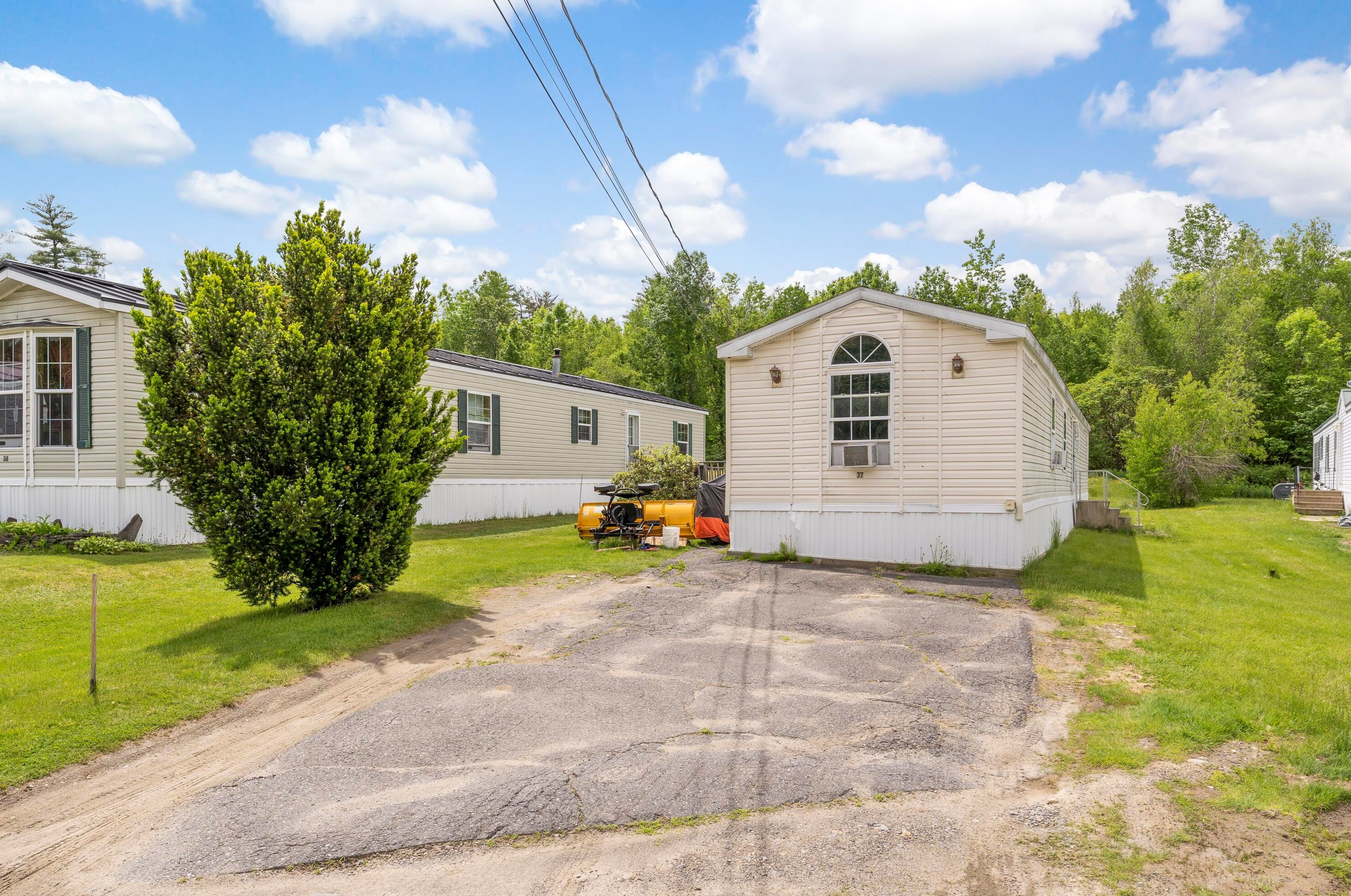 499 Augusta Rd, Waterville, ME 04901 exterior