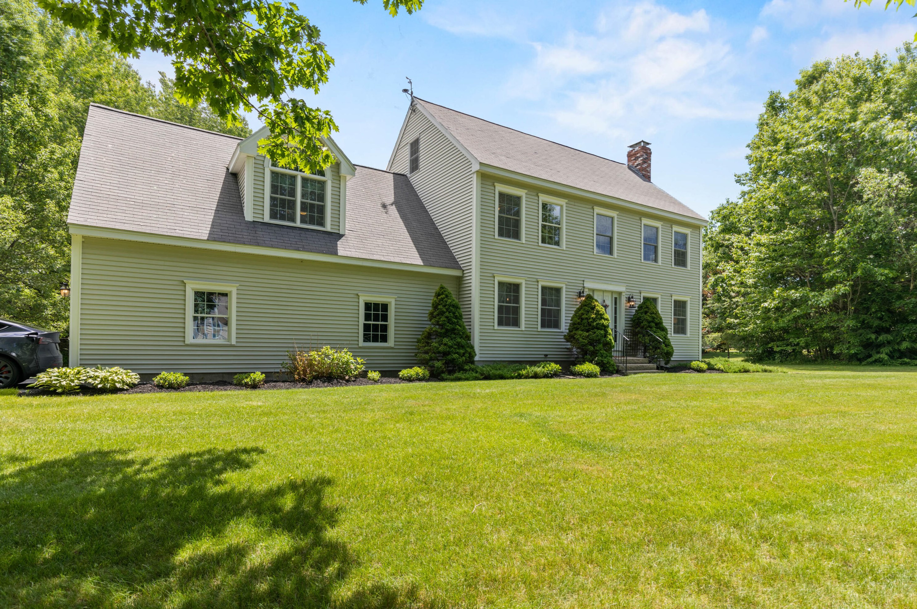 27 Woodfield Dr, Scarborough, ME 04074-8438