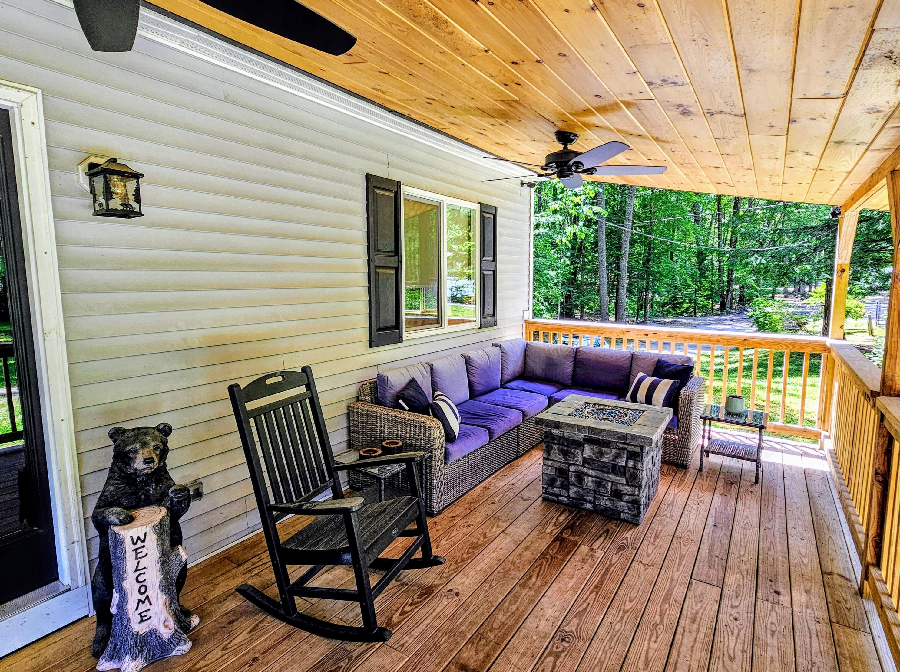 137 Maplewood Dr, Naples, ME 04055-5530