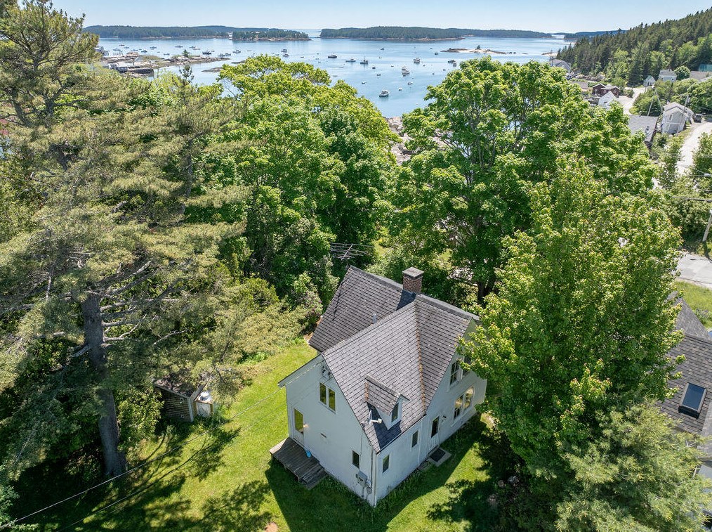 5 Old Quarry Rd, Stonington, ME 04681-3819