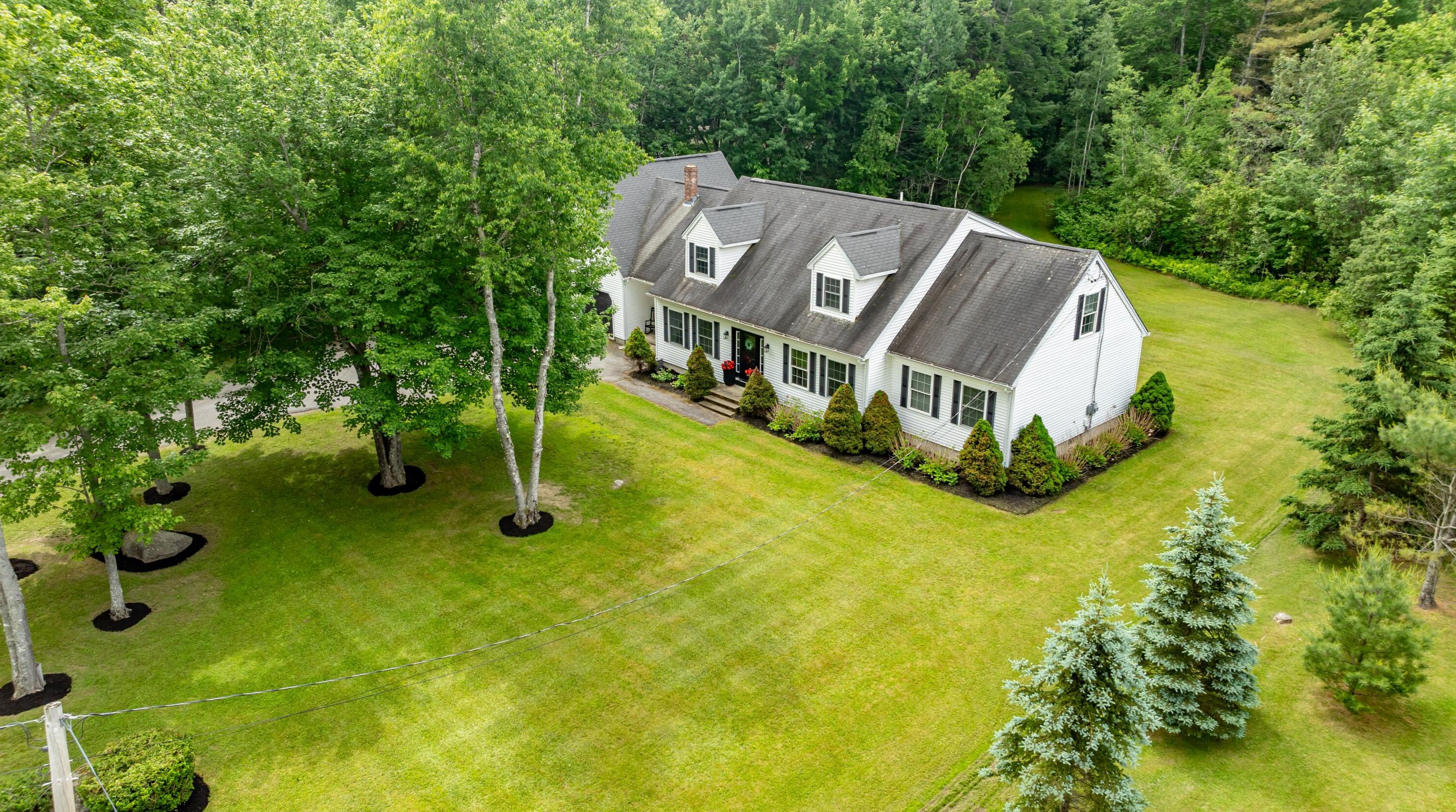 12 Surrey Ln, Newburgh, ME 04444