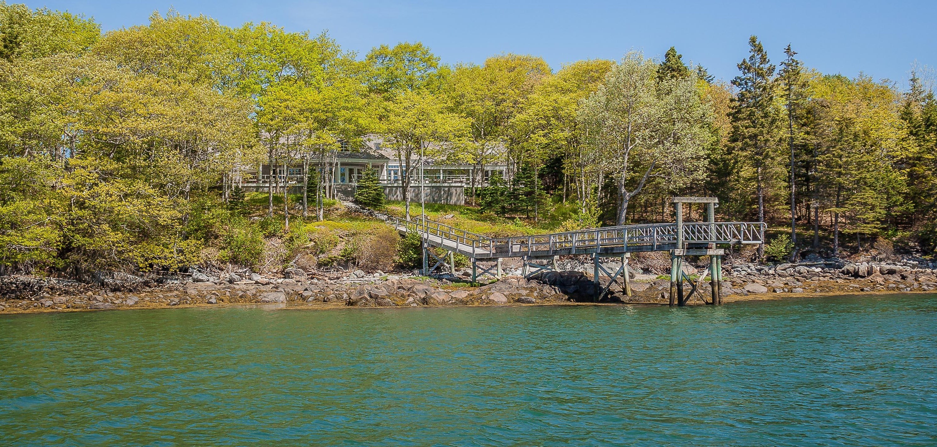 394 Hathorne Point Rd, Cushing, ME 04563