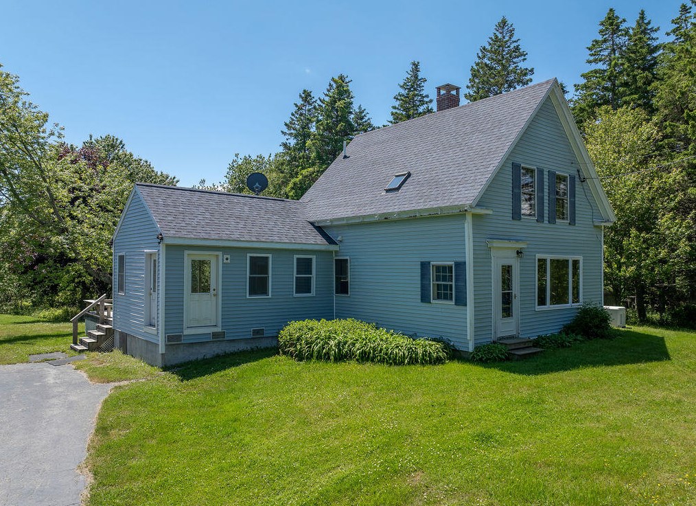 975 Sunshine Rd, Deer Isle, ME 04627