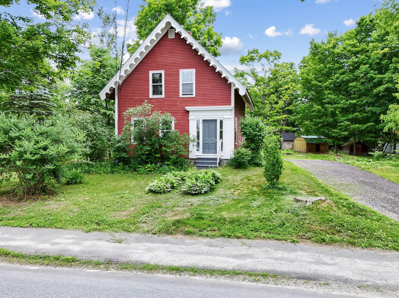 93 Railroad St, Clinton, ME 04927