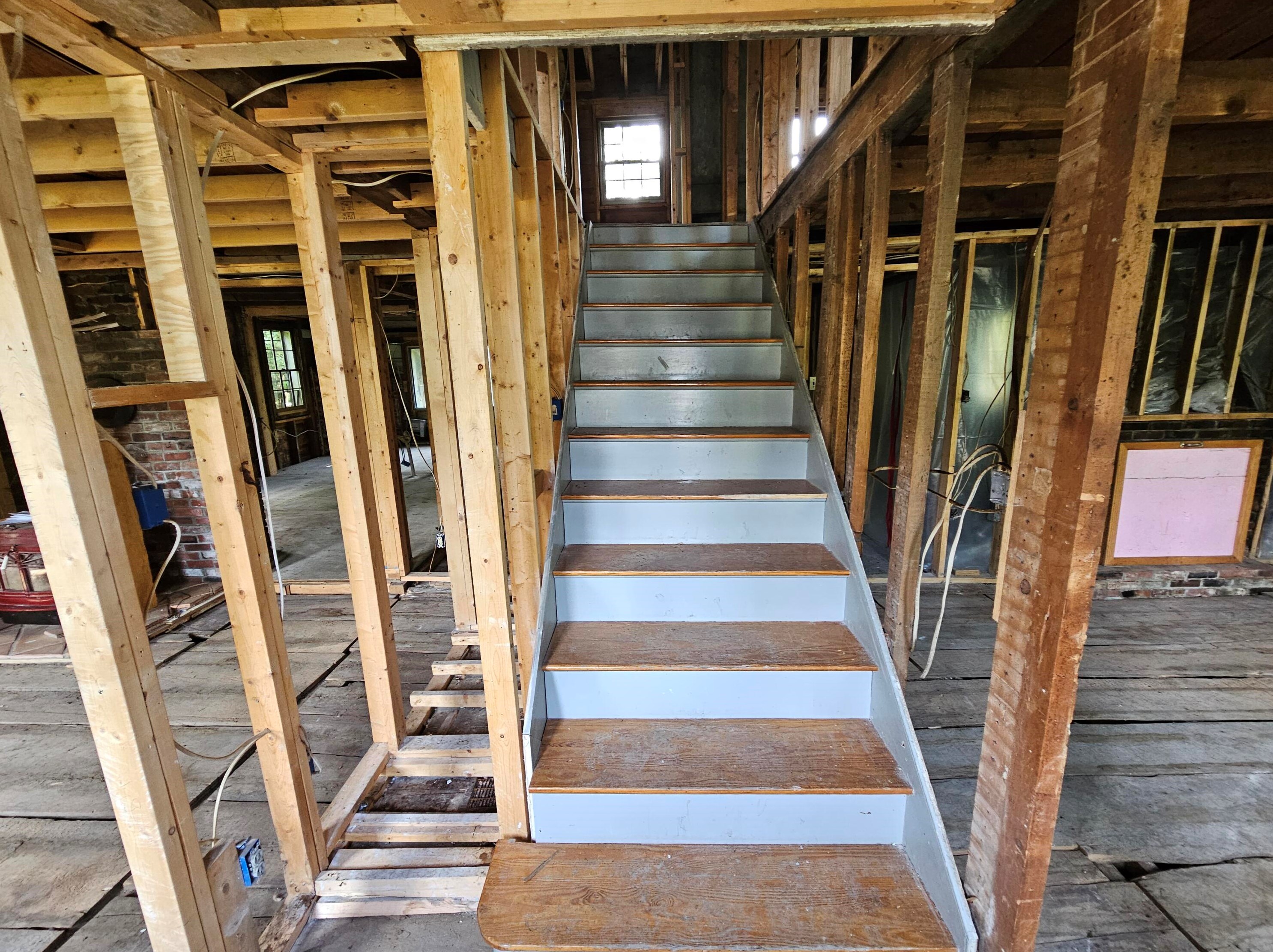 14 Pond St, Orono, ME 04473