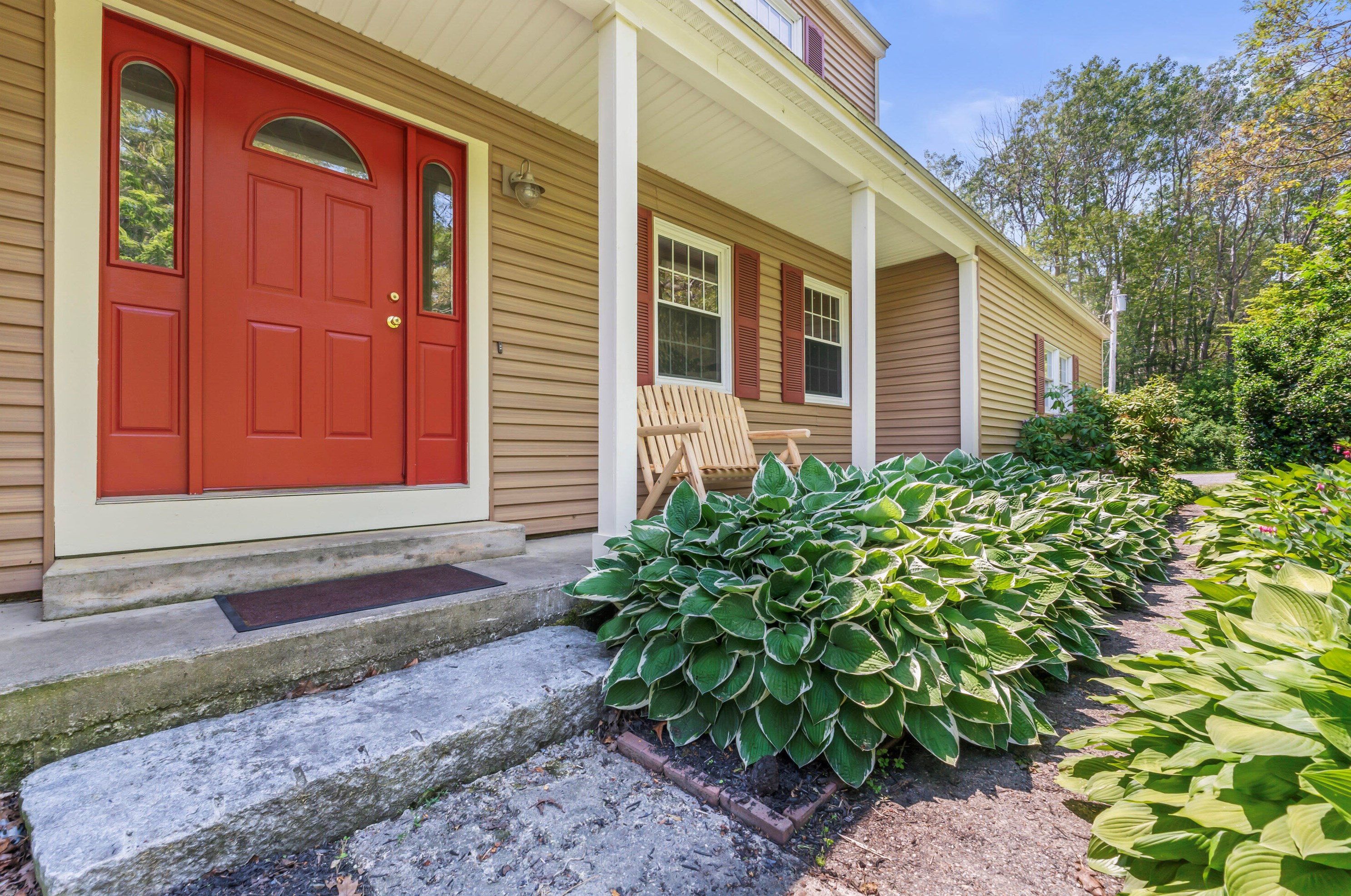 49 Page Ln, Boothbay, ME 04537