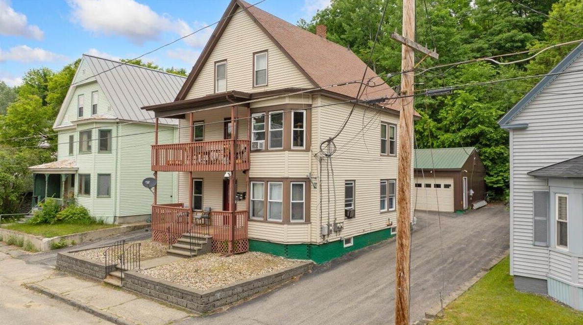 77 Granite St, Mexico, ME 04257-1620