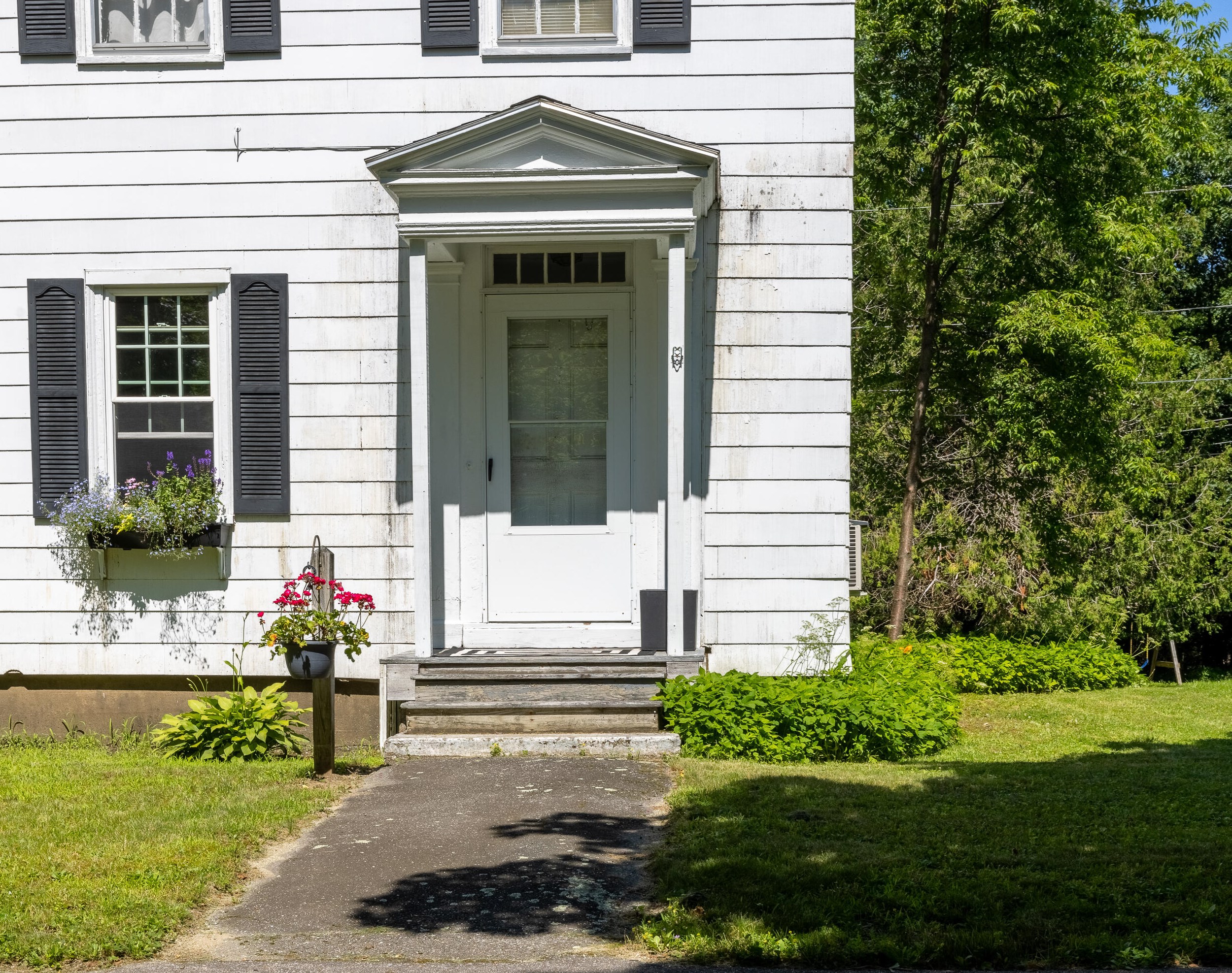 24 Bagley Ave, Verona Island, ME 04416 exterior