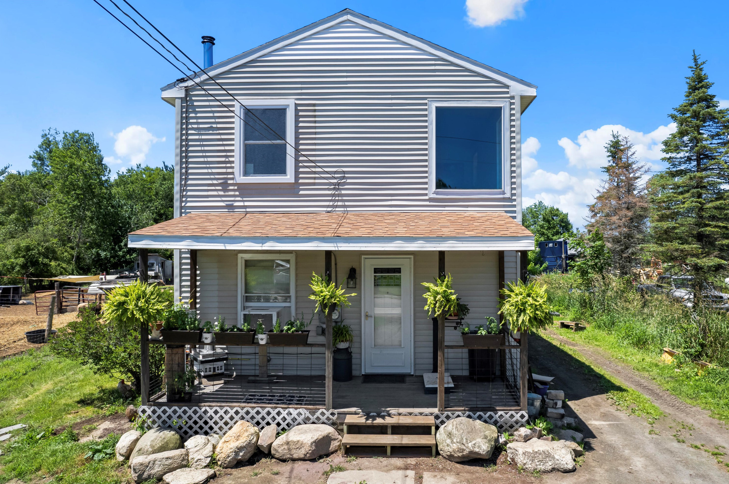 25 High St, Richmond, ME 04357