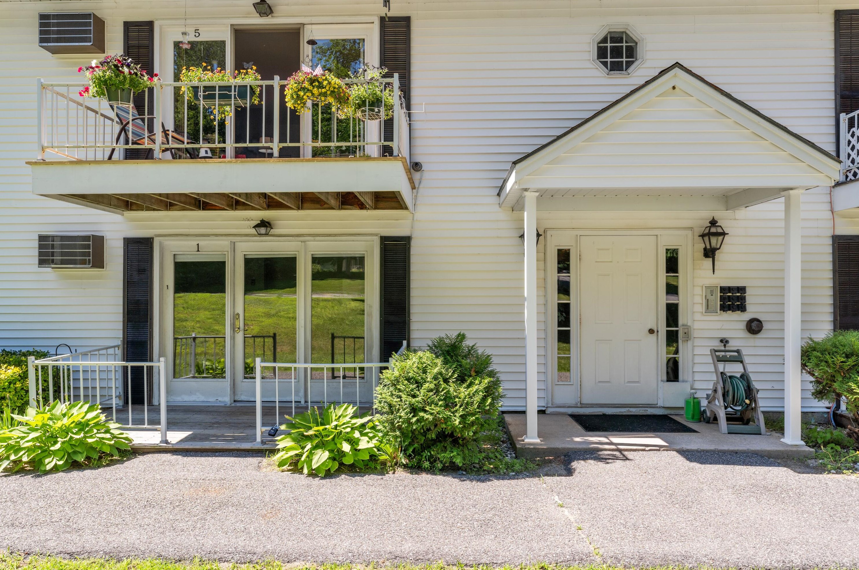 82 Smith St, Augusta, ME 04330-6025