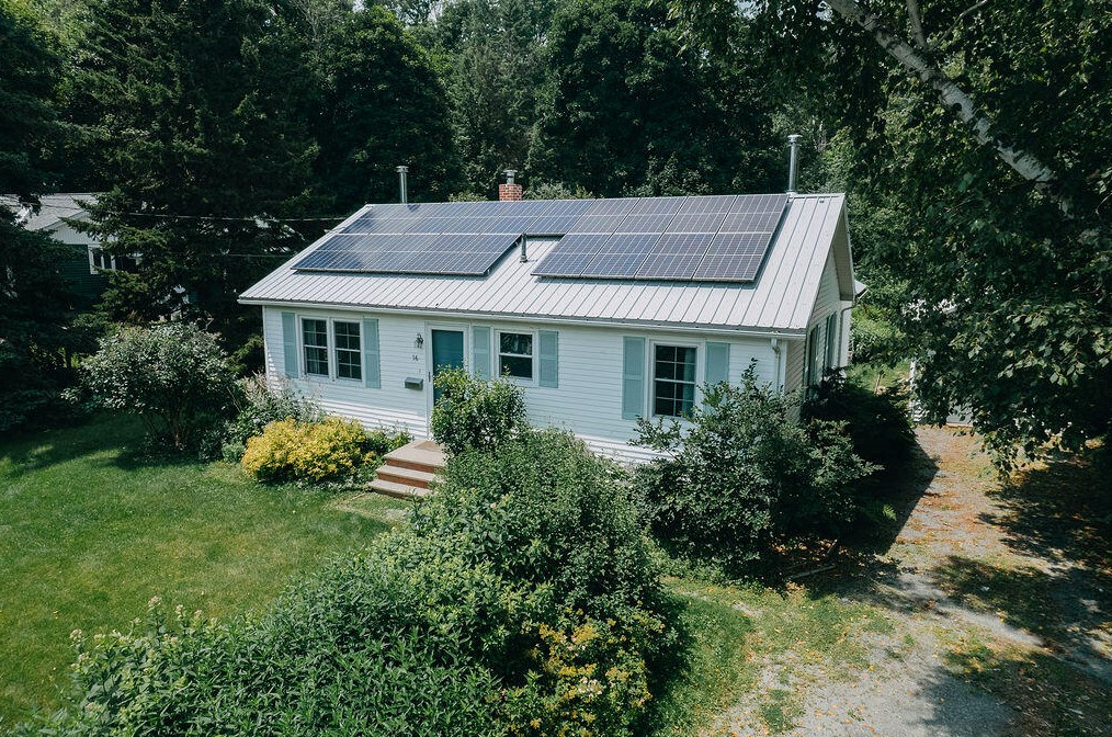 16 Noyes Dr, Orono, ME 04473