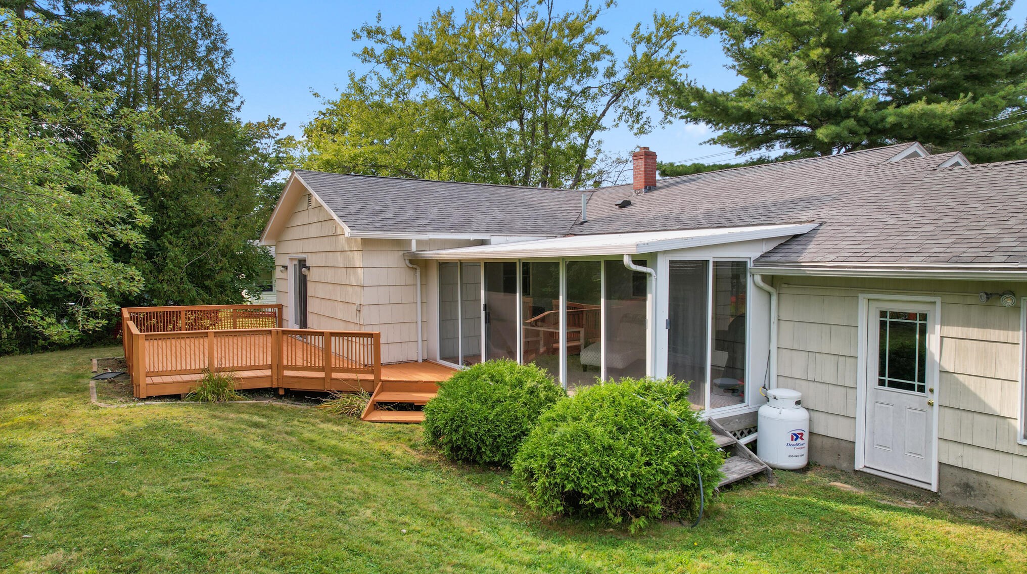 65 Eastern Ave, Brewer, ME 04412-1511