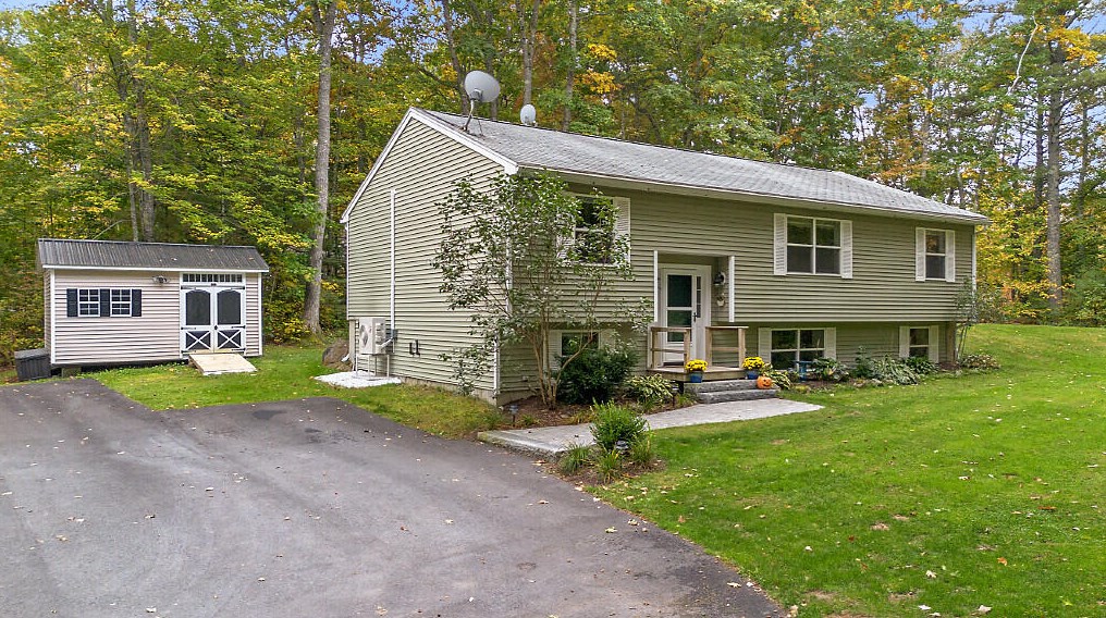 69 Mathews Brook Rd, Warren, ME 04864