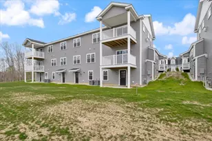 24 Regency Cir, Kittery, ME 03904 - Photo 2