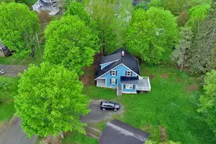 33 Columbia St, Houlton, ME 04730 - Photo 2