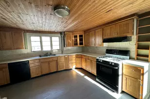 17 Elm St, Houlton, ME 04730 - Photo 4