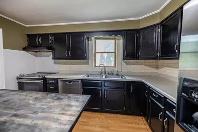 28 Mathews Avenue, Waterville, ME 04901 - Photo 2