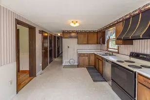 25 Mountain View Dr, Rockland, ME 04841 - Photo 8