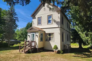 18 N Wiggin St, Greenville, ME 04441 - Photo 2